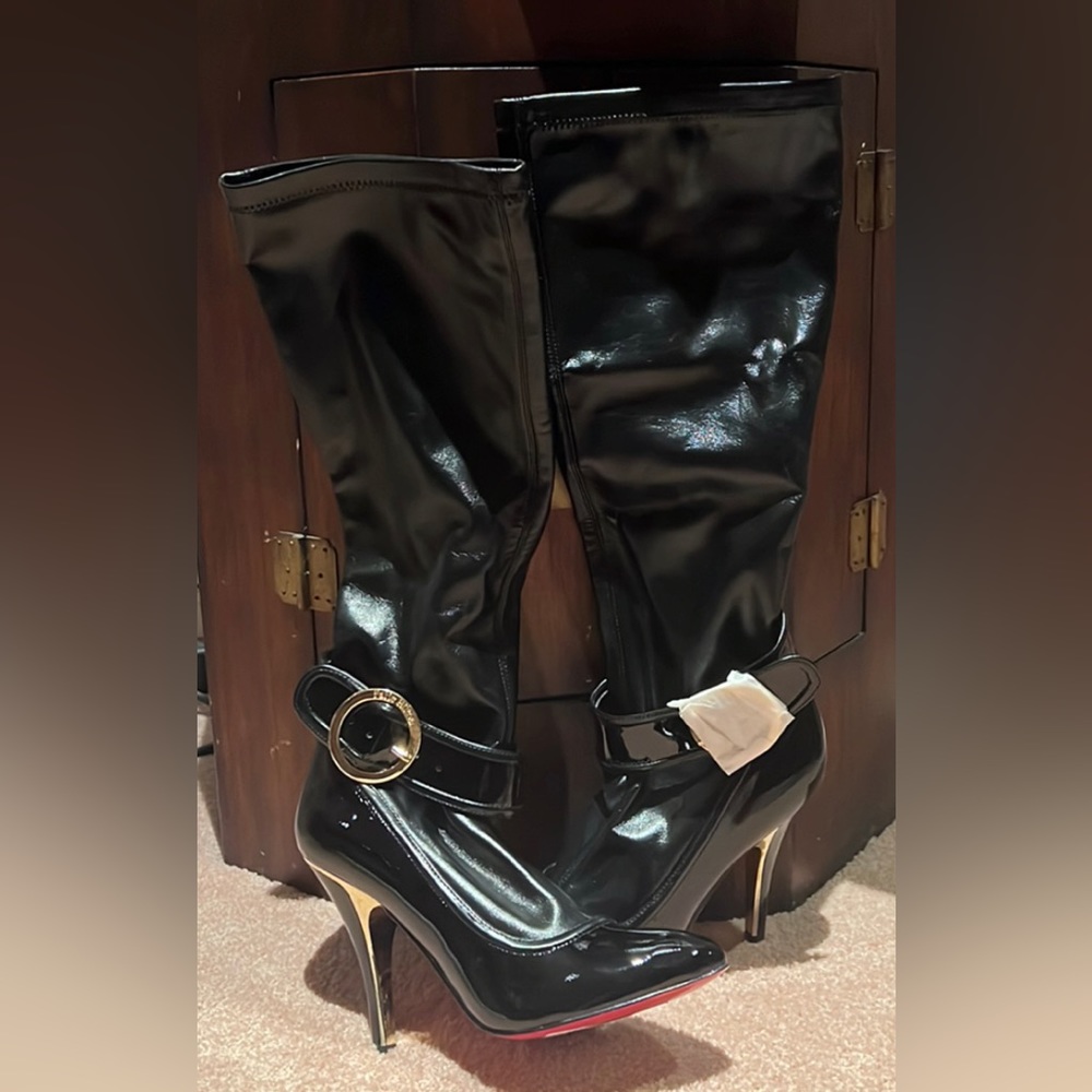 Shinny high heel boots